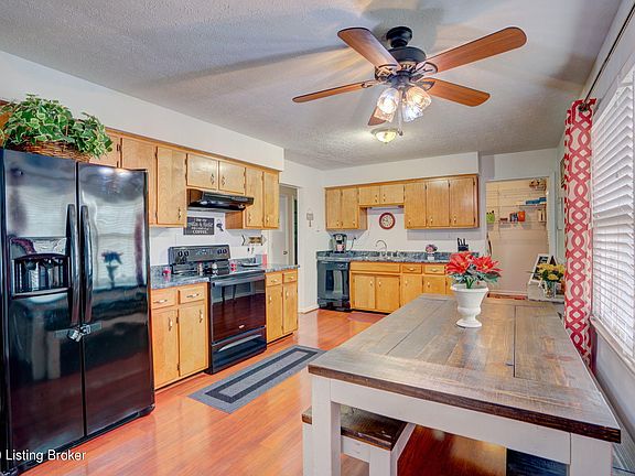 3rd image of 148 Dogwood Ct