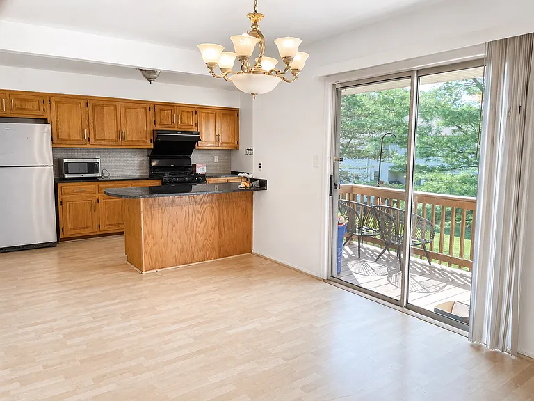 225 Driscoll Ct — Photo 7