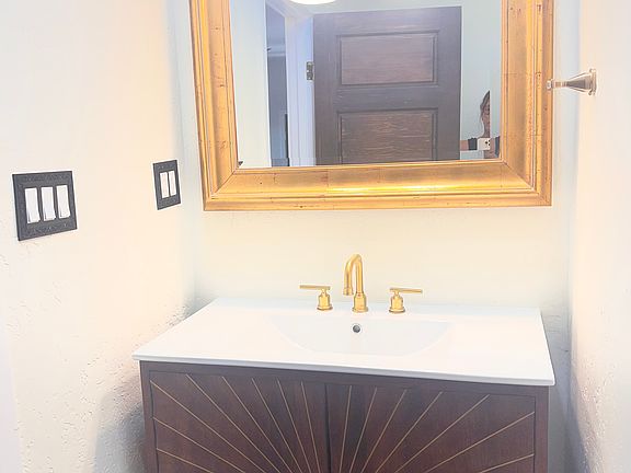 Down stairs Half Bath