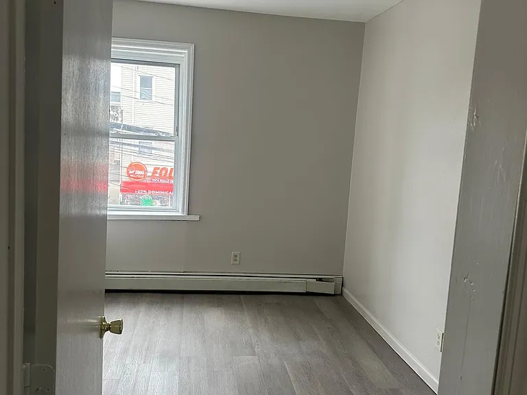 325 Grand St #2L — Photo 12