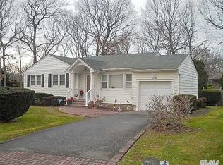 3 Harmon Pl, Smithtown, NY 11788