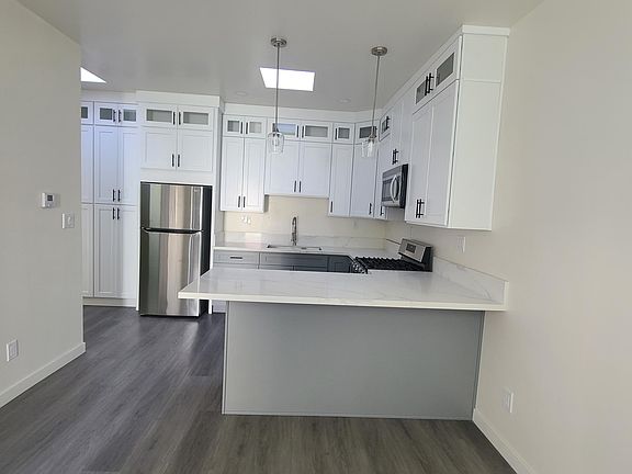 5th image of 1821 1/4 N Mariposa Ave