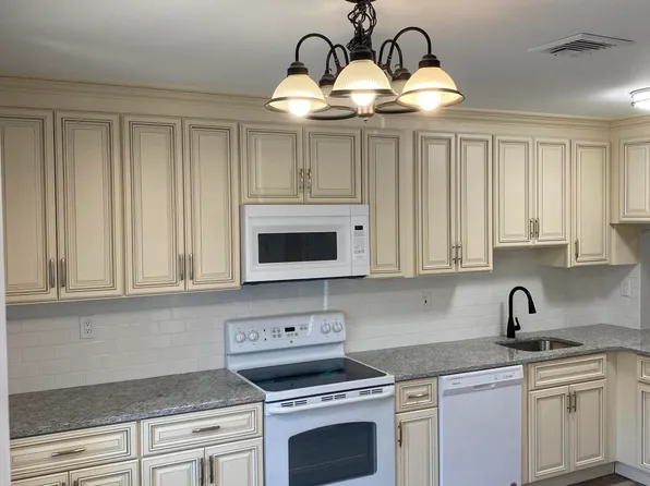 240 Medford Ct Unit C, Manalapan, NJ 07726