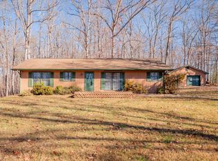 604 Surrey Dr, Huddleston, VA 24104