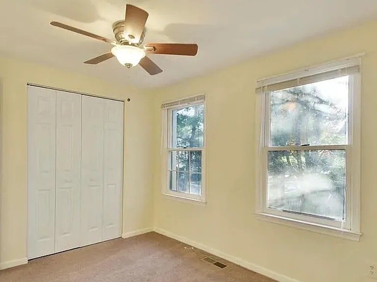 8 Strath Haven Ct — Photo 15