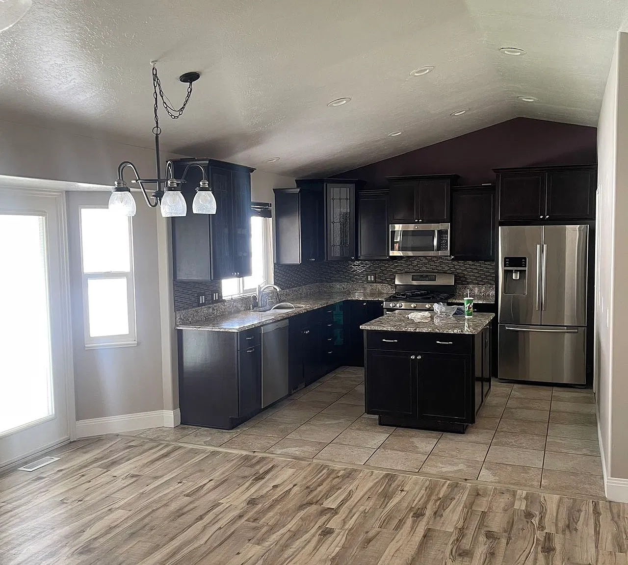 5 bed, 2910 sqft, $2,500 — Photo 4