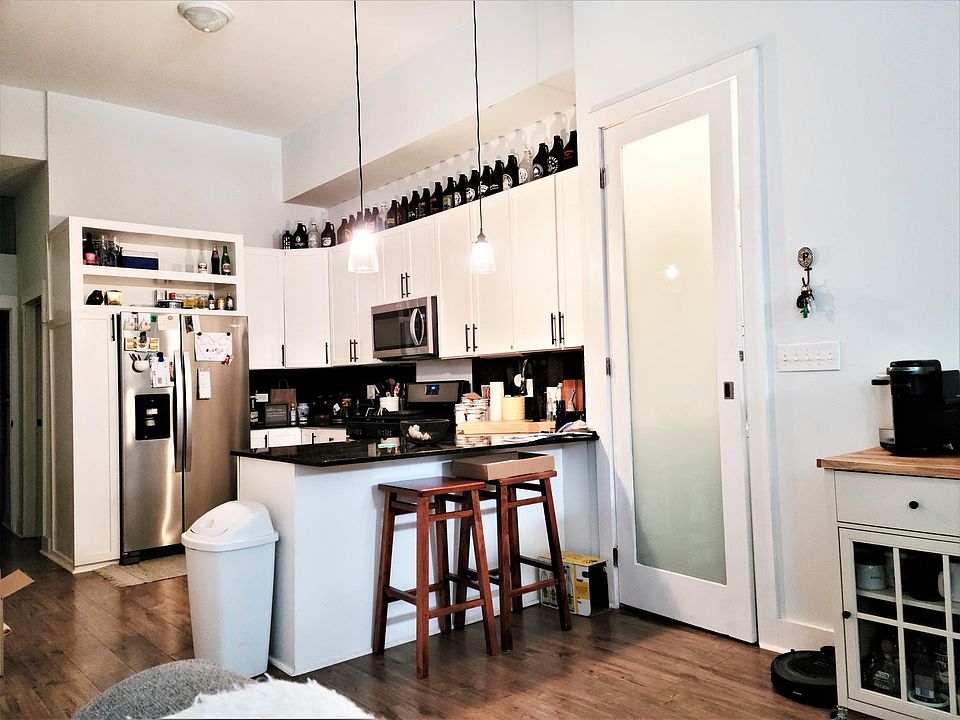 1st image of 3359 N Clifton Ave #1