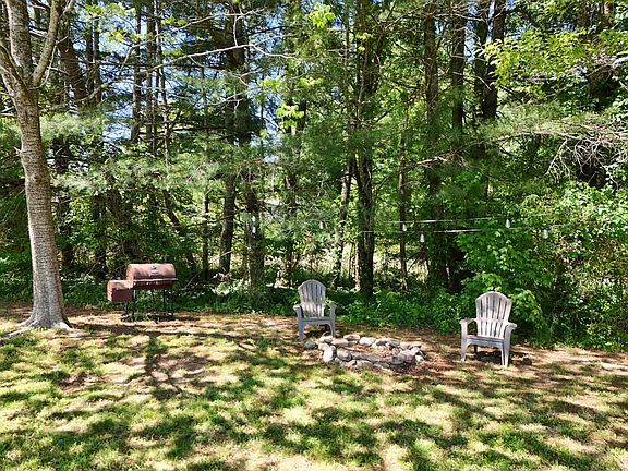 3rd image of 65 Duckpond Rd