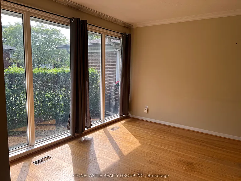 8 Hartsdale Dr — Photo 4