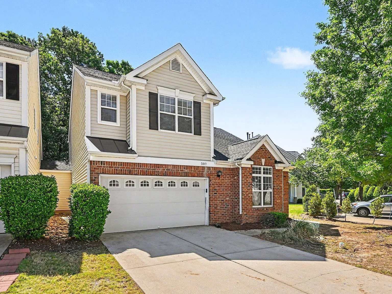 3 bed, 2.5 bath, 1710 sqft, $2,400 — Photo 2