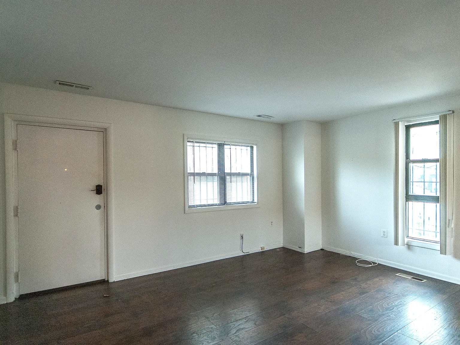 5 bed, 3.5 bath, 2200 sqft, $6,000 — Photo 2