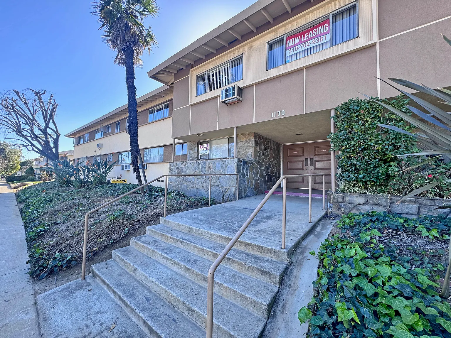 3 bed, $2,995 — Photo 2