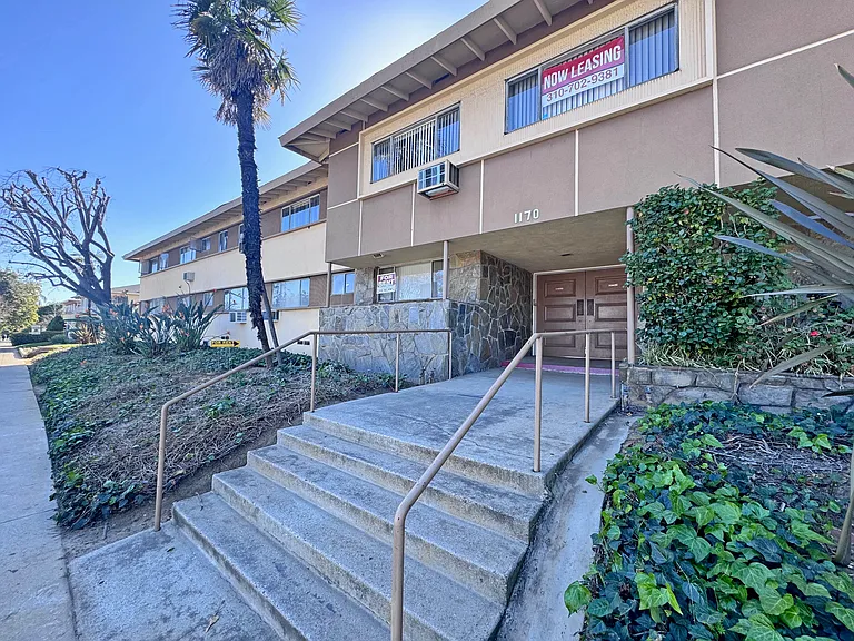 1170 Huntington Dr #C2 — Photo 2