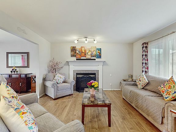 5th image of 424 Symphony Cir