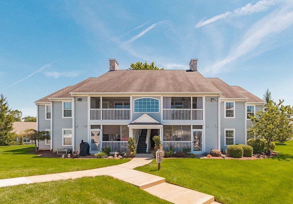 1st image of 749 W Barrington Cir #78