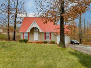 1001 Creek Bottom Rd, White Bluff, TN 37187