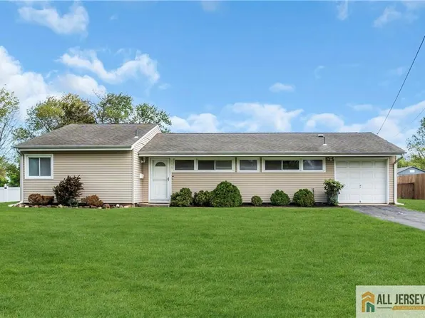 185 Kendall Rd, Kendall Park, NJ 08824
