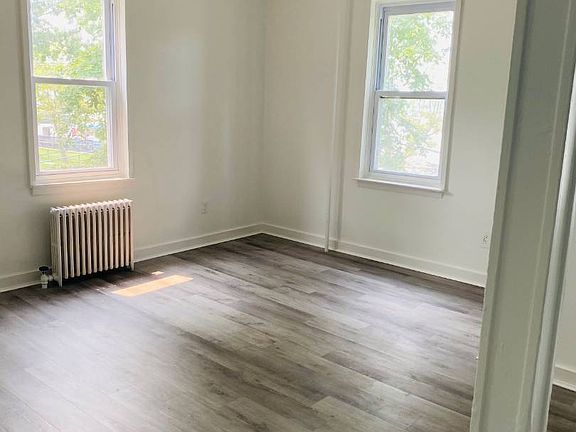 2nd image of 420 Littleworth Ln #7