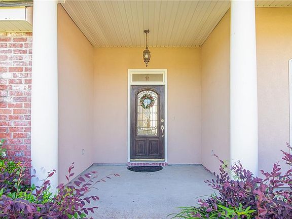 5th image of 300 Oak Point Dr