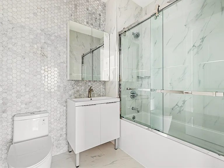 221 Sea Breeze Ave #3E — Photo 7