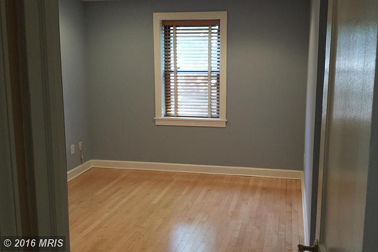 2nd image of 402 Franklin St NW
