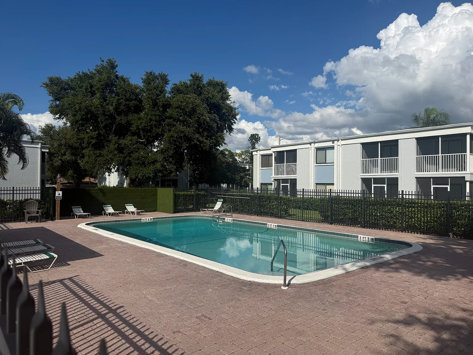 2 bed, 960 sqft, $1,295 — Photo 1