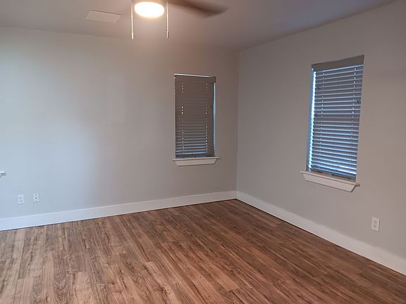 3rd image of 4020 Thomas Dr