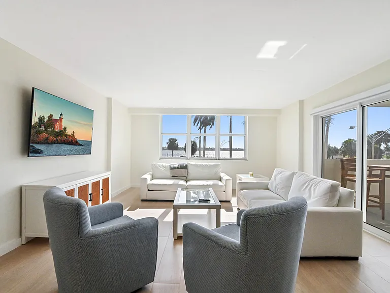 2600 N Flagler Dr #210 — Photo 8