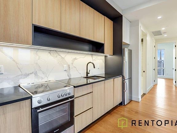 3rd image of 215 Green St #4M