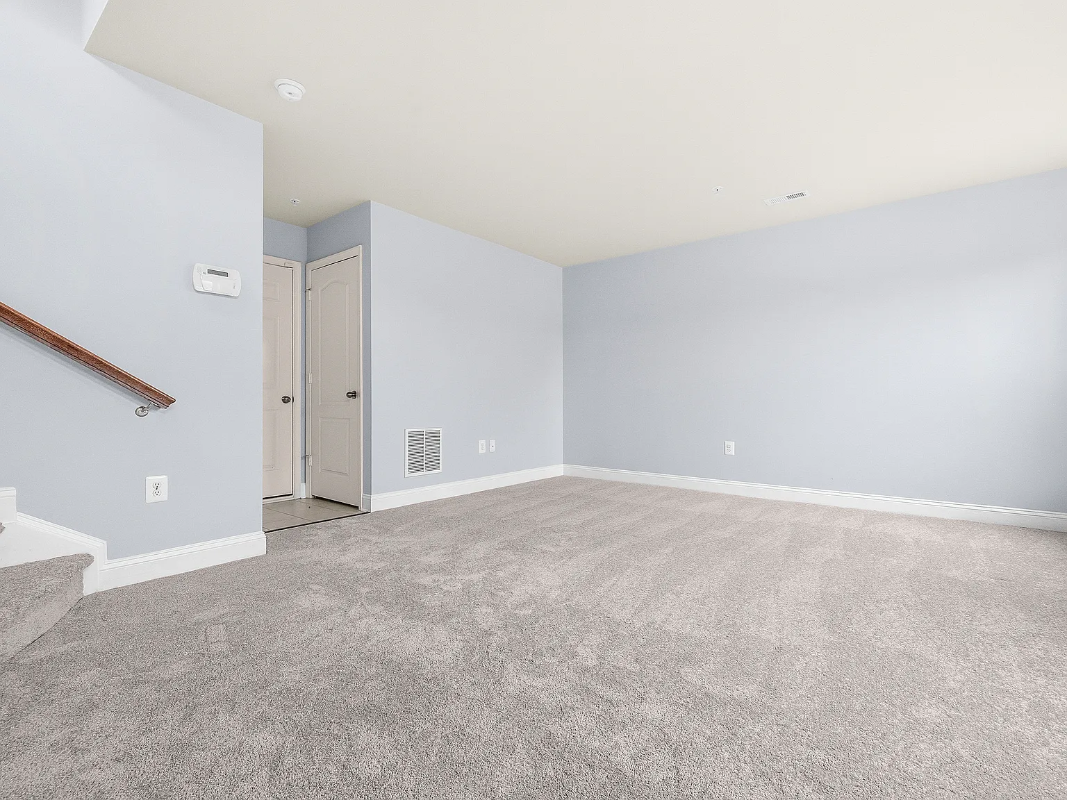 3 bed, 2.5 bath, 1990 sqft, $3,150 — Photo 4
