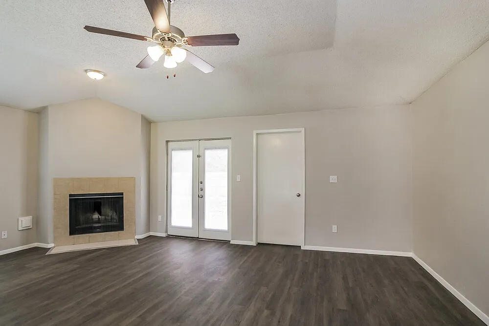 3 bed, 2.0 bath, 1499 sqft, $1,845 — Photo 3