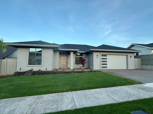 470 Autumn Hills Dr, Medford, OR 97504