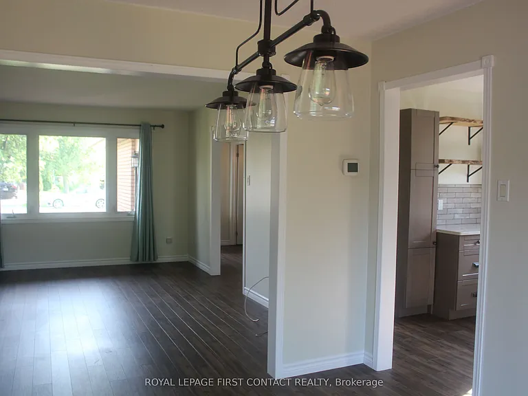 16 Rosenfeld Dr — Photo 9