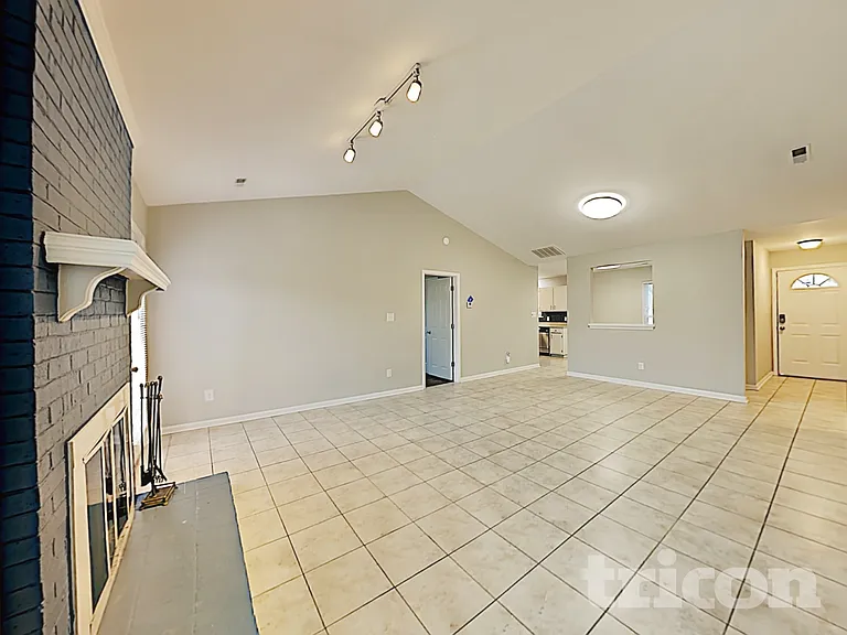 7300 Yorkville Ct — Photo 5
