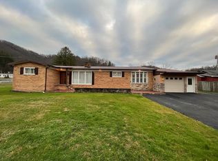 4454 Coal River Rd, Arnett, WV 25007