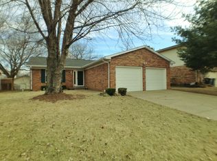 670 Bonnie View Dr, Evansville, IN 47715