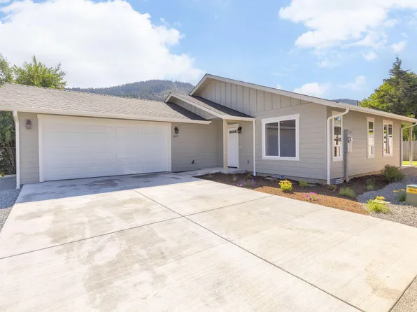 1037 SE Briannas Way, Grants Pass, OR 97527