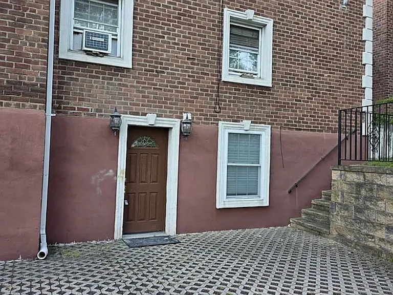 2 Hillpark Ave #1 — Photo 1
