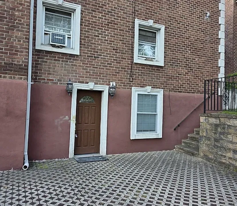 2 Hillpark Ave #1