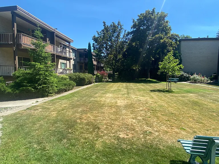 1220 NW State St #18 — Photo 11