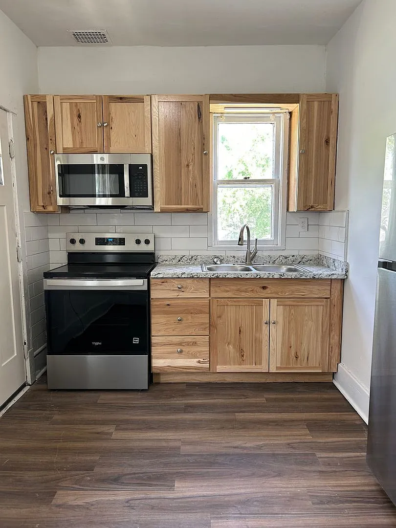 Special: Half Off First Full Months Rent-Charming Character-Filled Home Near Little Bohemia! — Photo 2