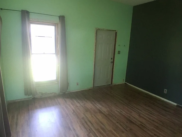 615 N Almond St — Photo 13
