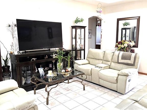 5th image of 1203 Laredo St
