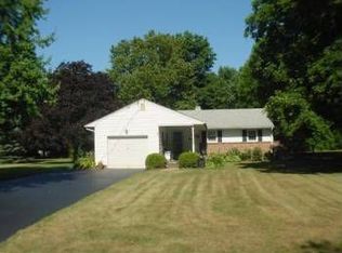 4 Lynnfield Dr, East Windsor, NJ 08520
