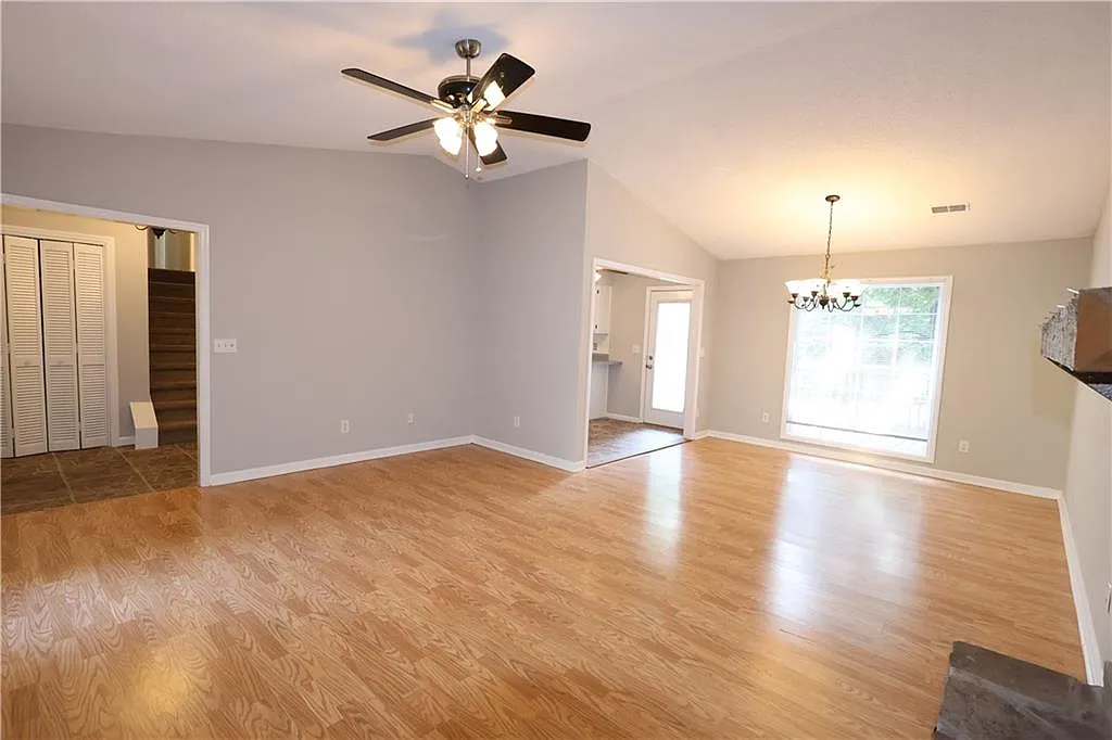 3 bed, 2.0 bath, 1680 sqft, $1,950 — Photo 4