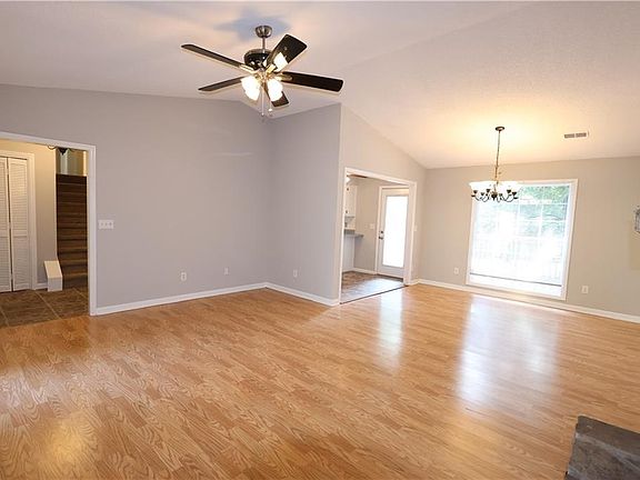 4th image of 3946 Blake Ct NW