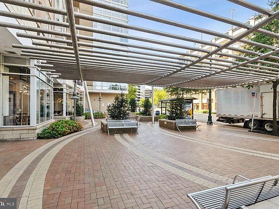 3rd image of 930 Wayne Ave APT 405