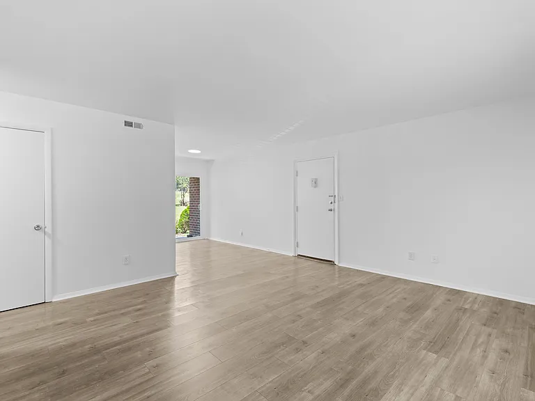 1208 Manassas Ct — Photo 5
