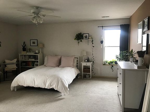 Master BedRoom (300 sq. ft)
