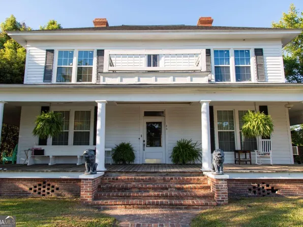 66 Weaver St, Baxley, GA 31513